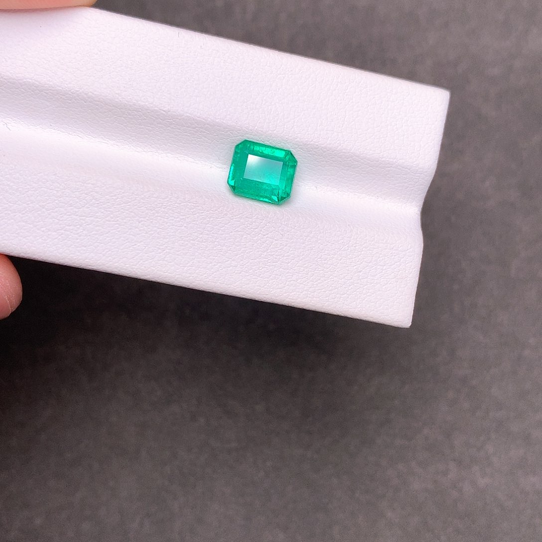 祖母绿裸石未镶嵌