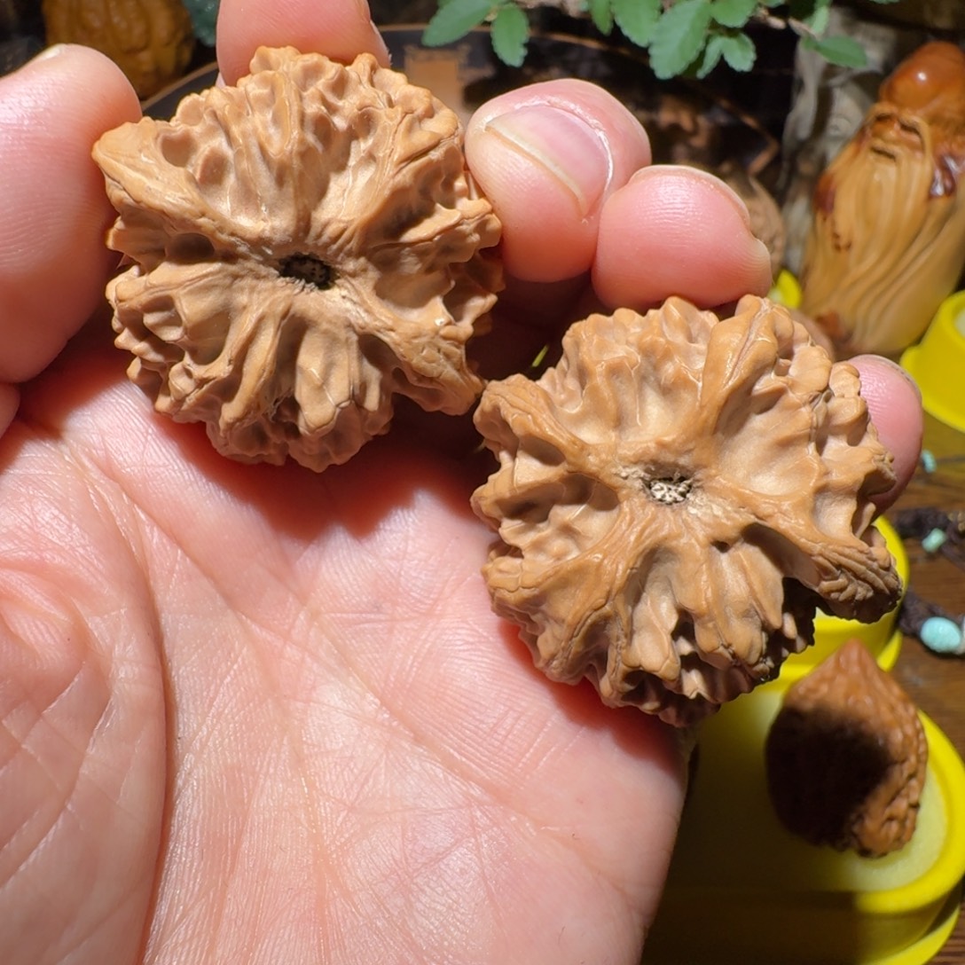 文玩核桃吊坠苹果园