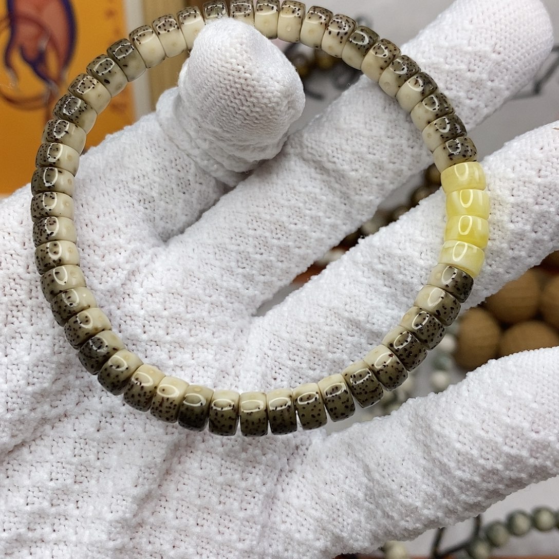 吊坠星月菩提7/4绿包白药片