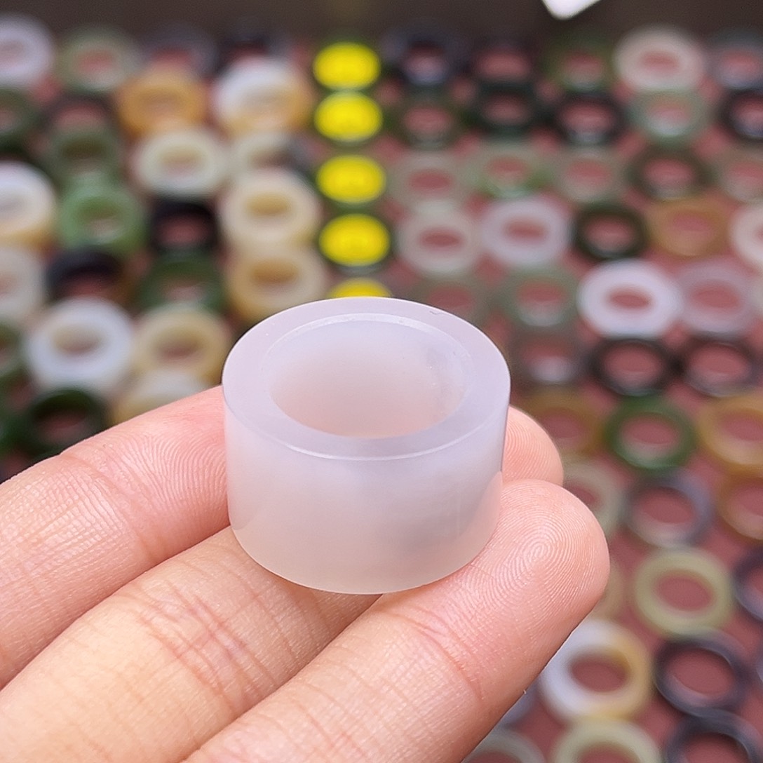 和田玉戒指未镶嵌16.紫白飘花 无鉴赏