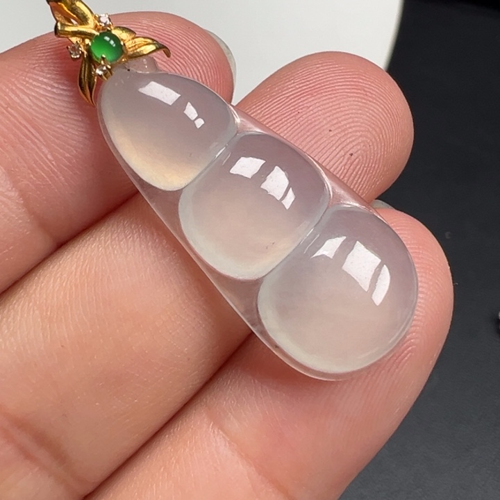 翡翠18K金镶嵌颈饰豆子