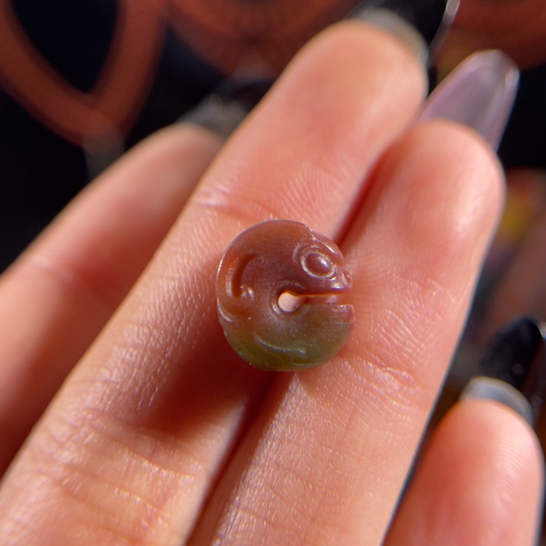 玛瑙/玉髓未镶嵌盐源 玉猪龙背云