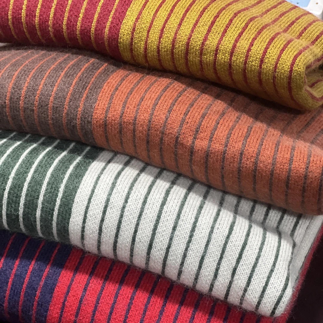 安安家羊绒加厚条纹拼接圆领