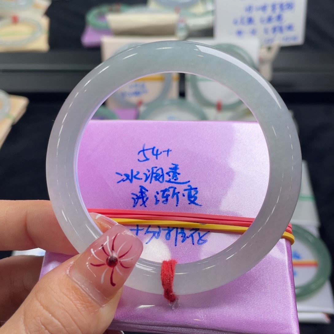 翡翠手镯未镶嵌翡翠手镯