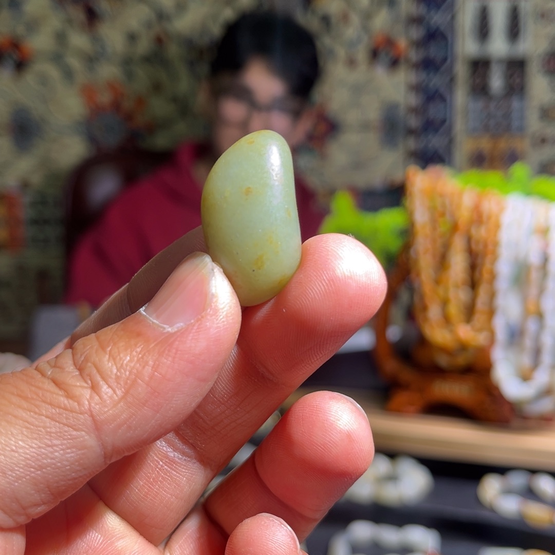 颈饰未镶嵌和田玉（糖玉）