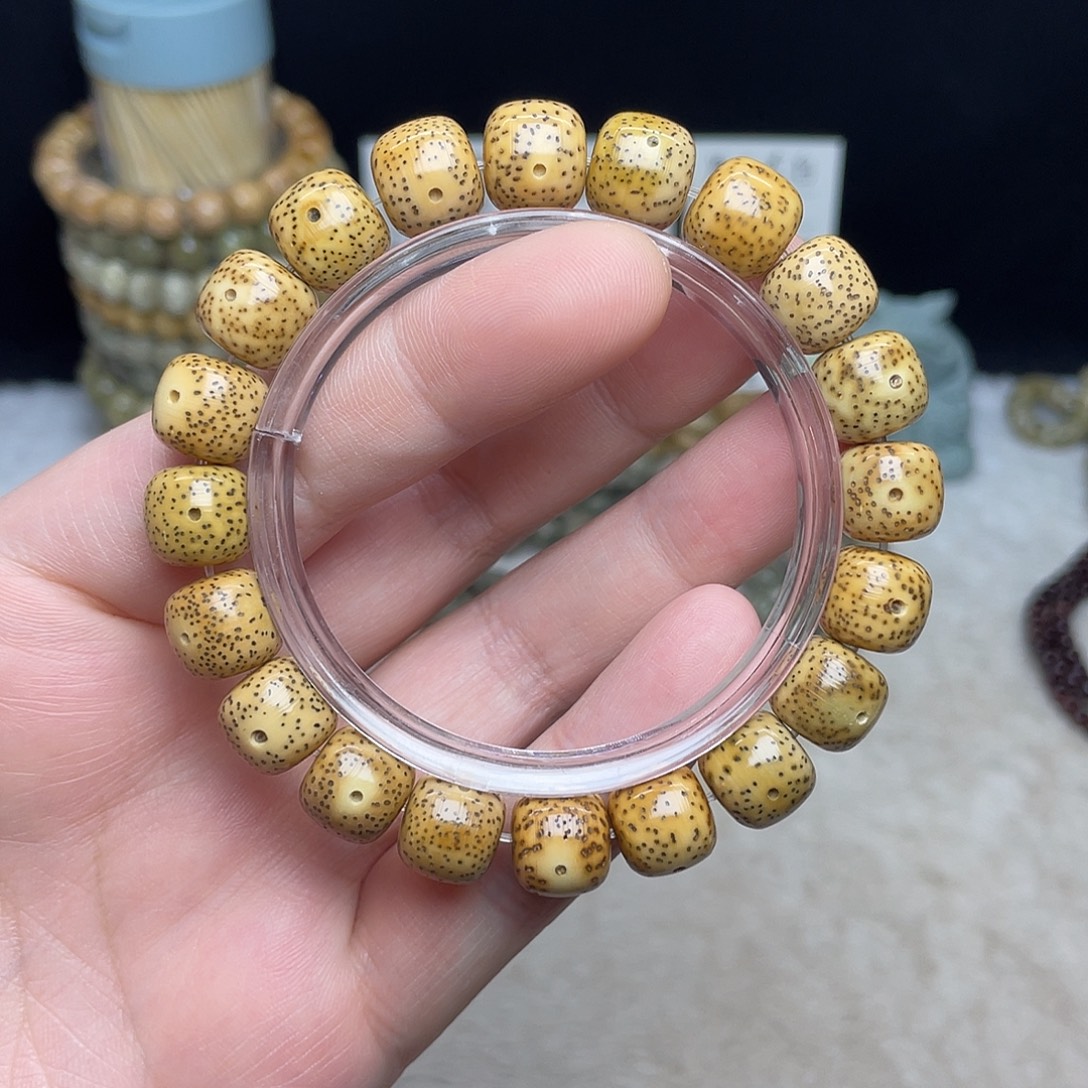 吊坠星月菩提12×11尺寸，陈籽虎皮，老型