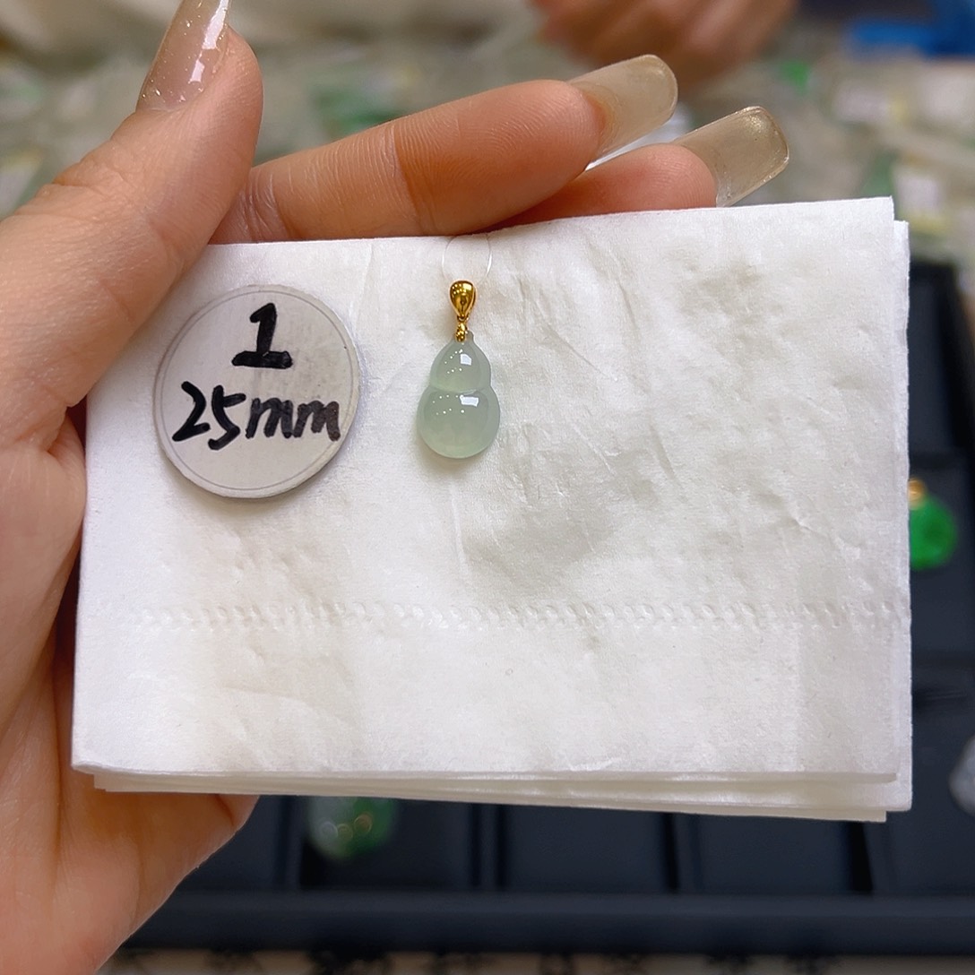 翡翠颈饰18K金镶嵌翡翠