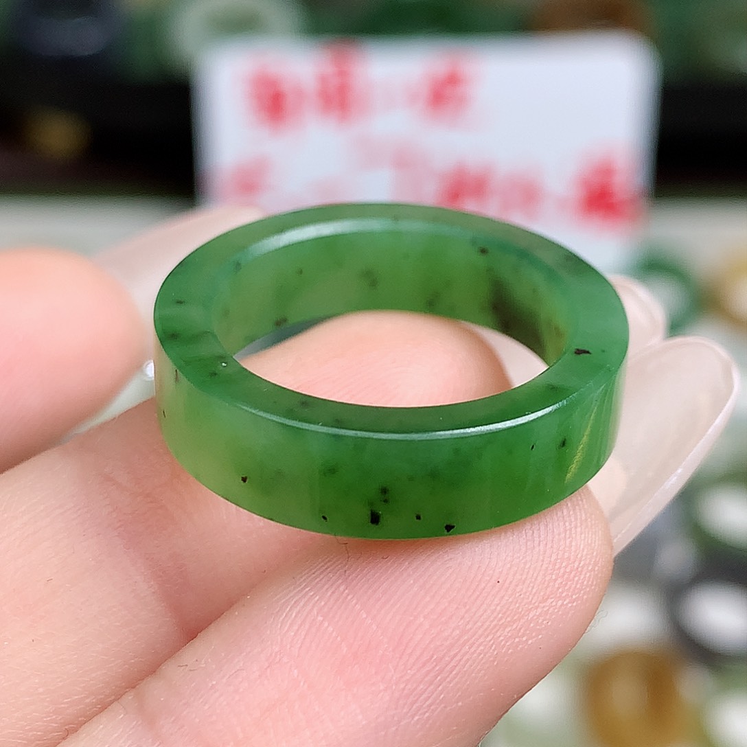 未镶嵌戒指和田玉