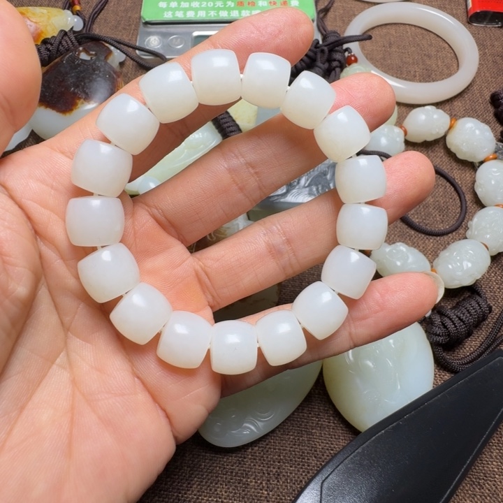 十***万和田玉未镶嵌颈饰