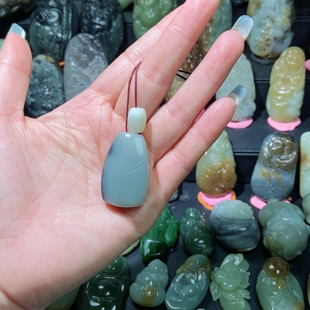 和田玉颈饰未镶嵌