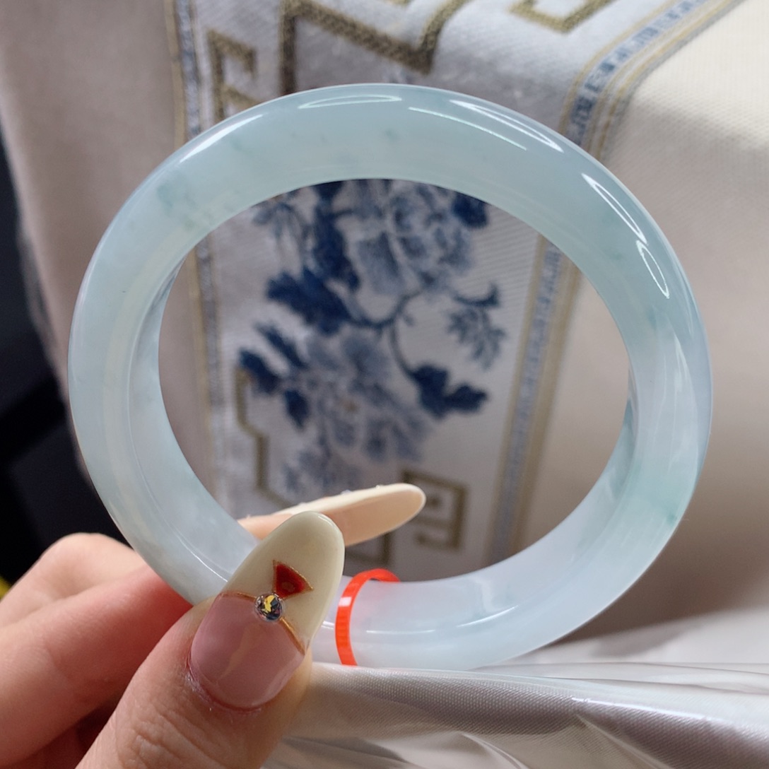 翡翠手镯未镶嵌56.7圈口