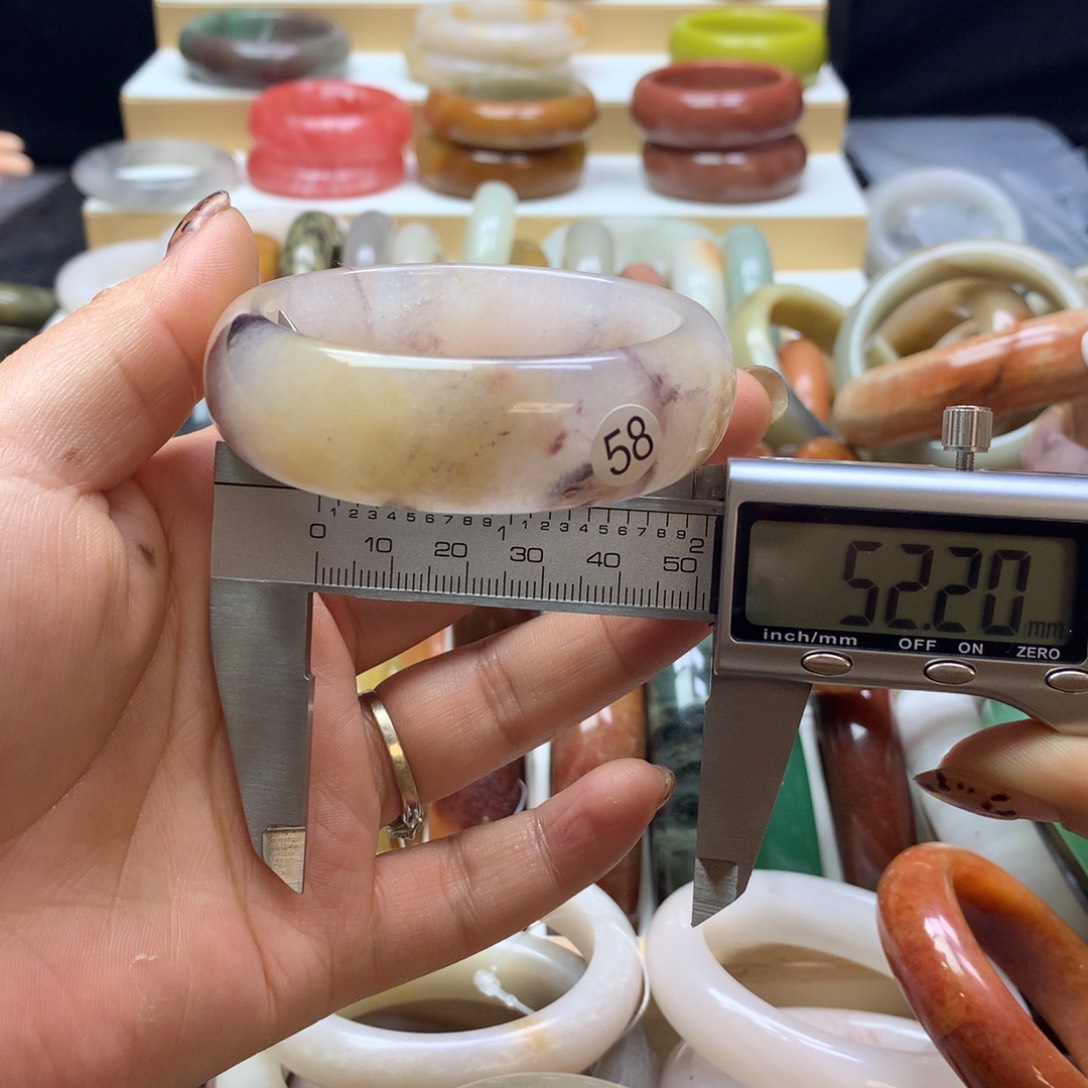 石英质玉手镯未镶嵌