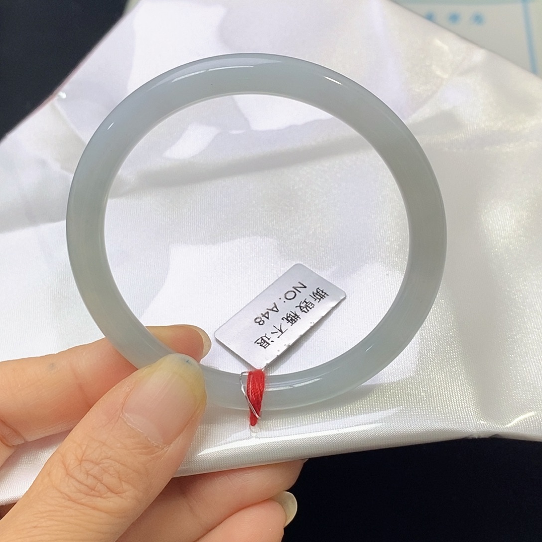 翡翠未镶嵌手镯（圆镯）54.5