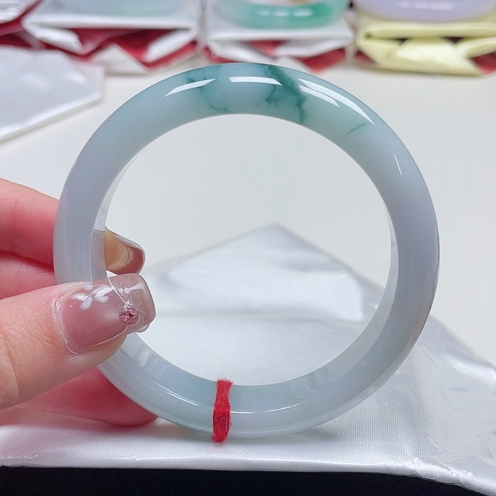 翡翠手镯未镶嵌缅甸