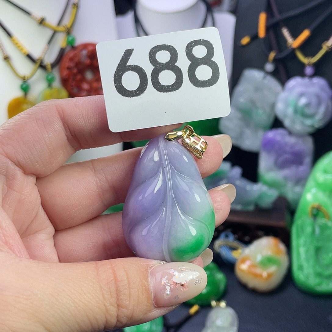 翡翠未镶嵌吊坠(赠链)