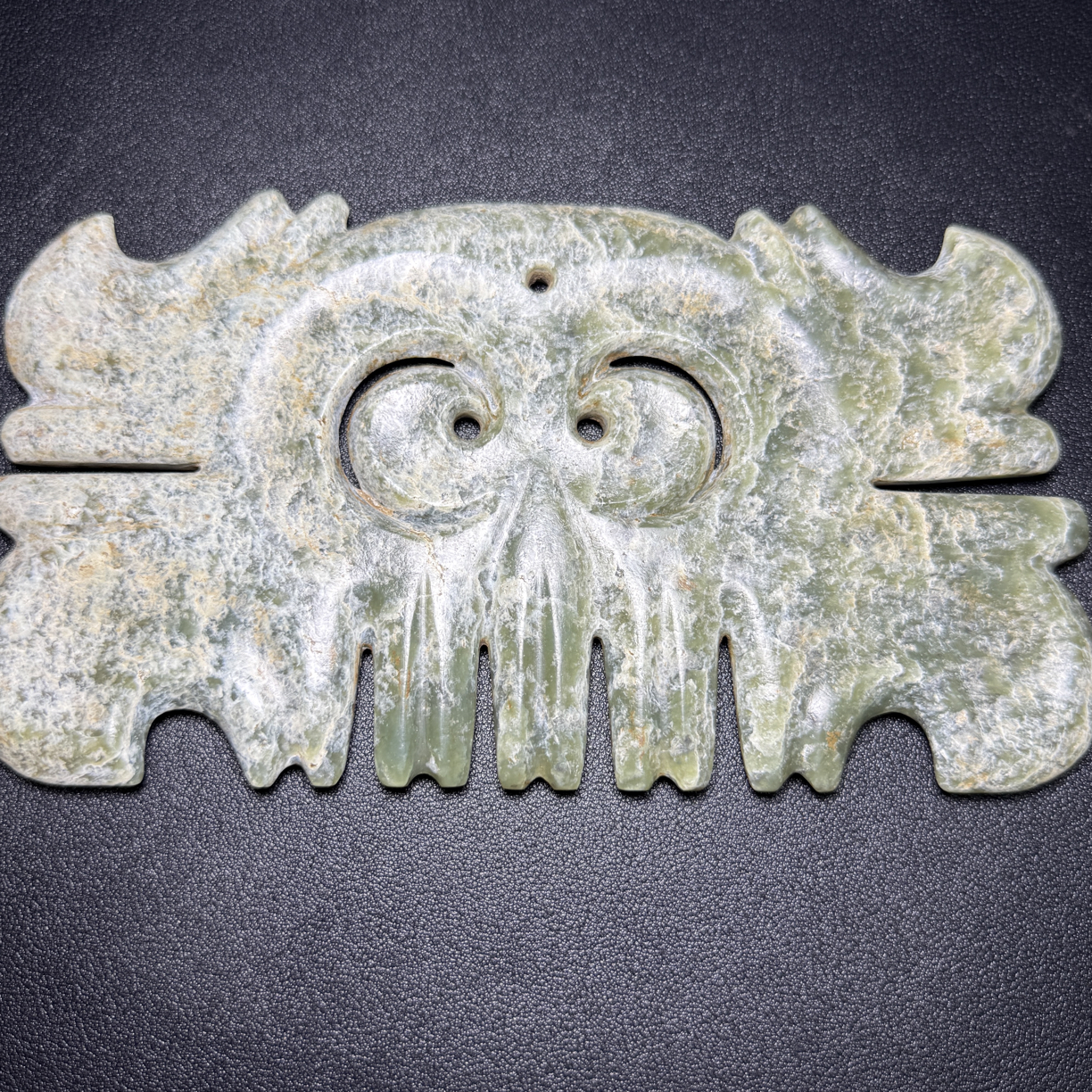 红山文化勾云型佩