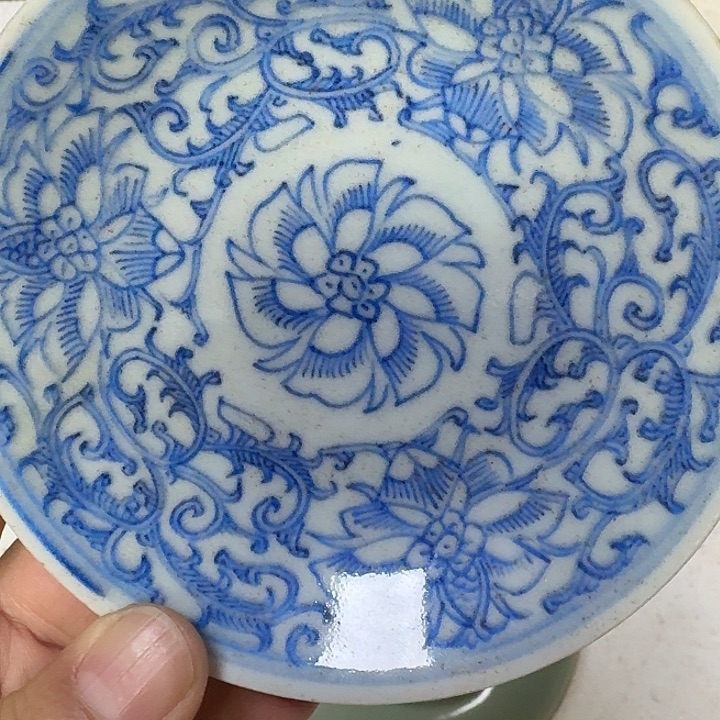 墨***玄青花缠枝莲盘子有磕皮品相如图