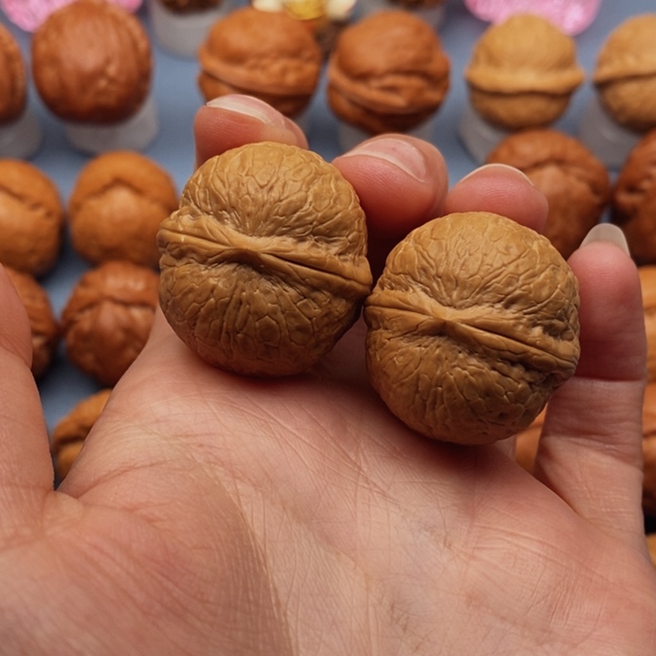 文玩核桃把件蛇皮球