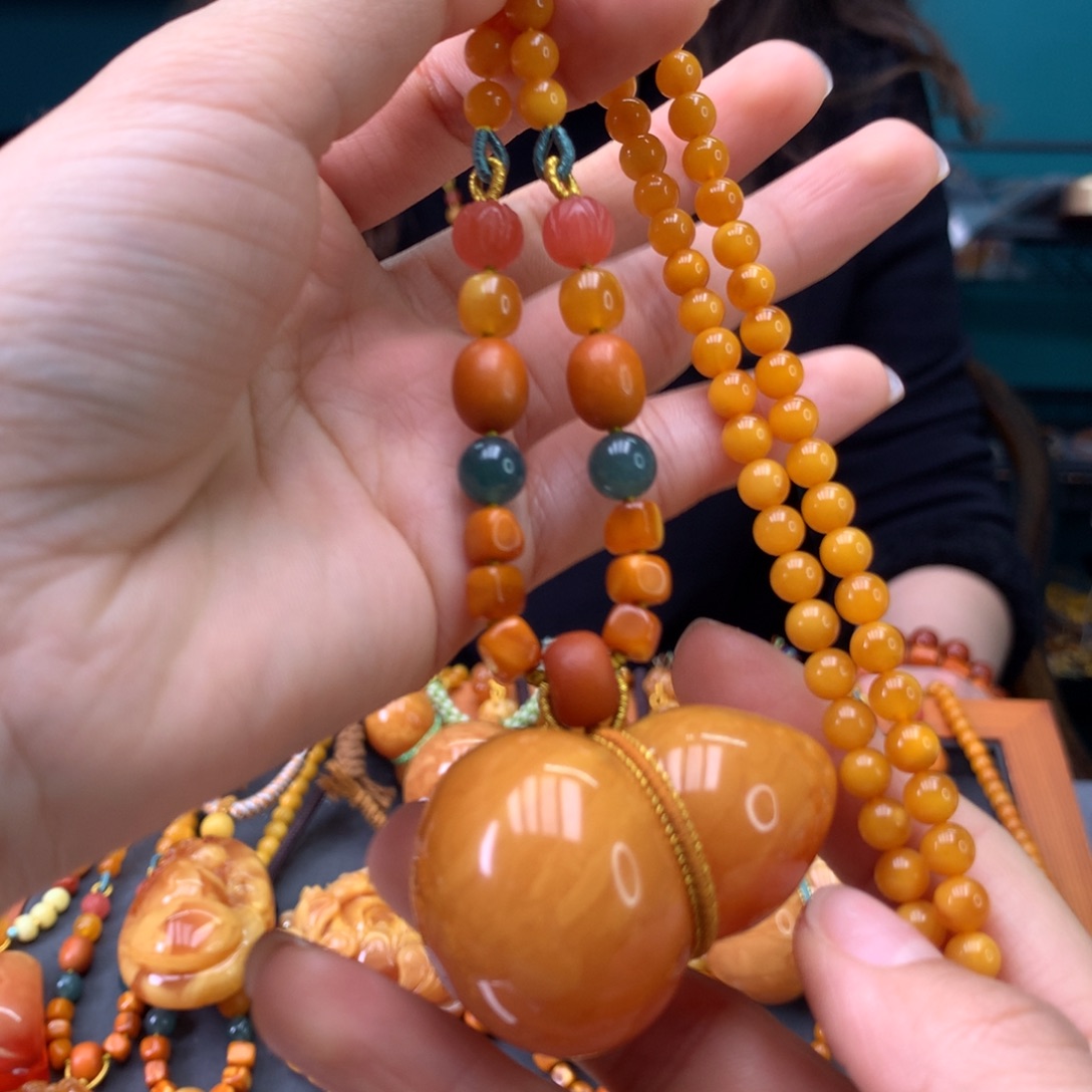 蜜蜡未镶嵌颈饰葫芦