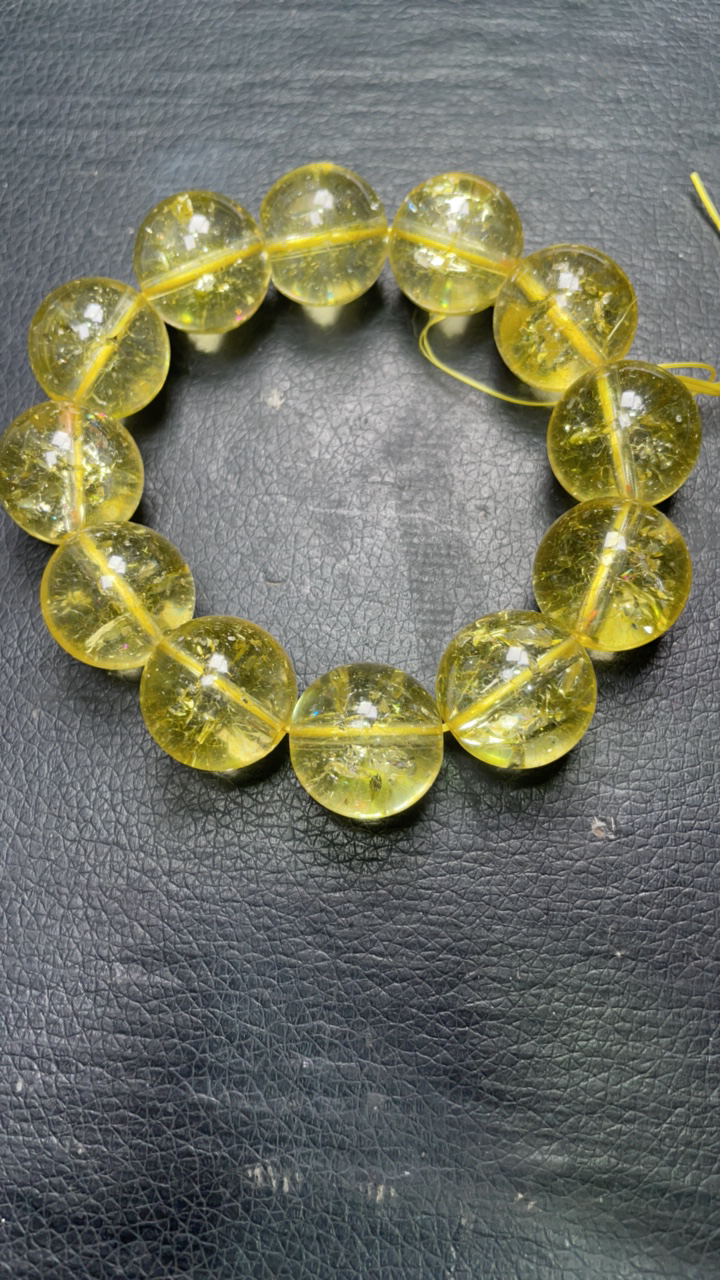 D 699 卡20 黄阿塞手链