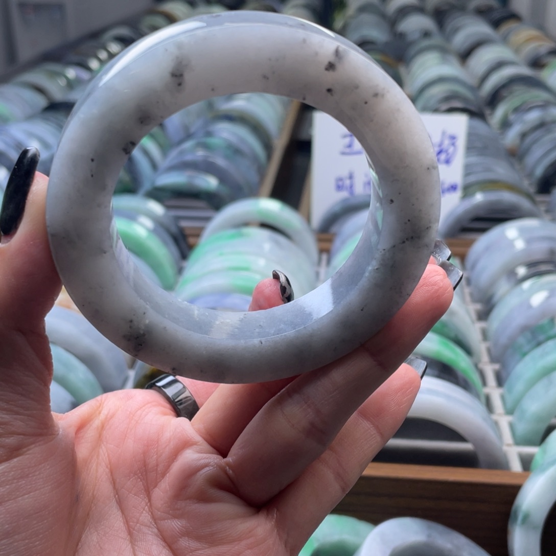 定制翡翠未镶嵌翡翠手镯