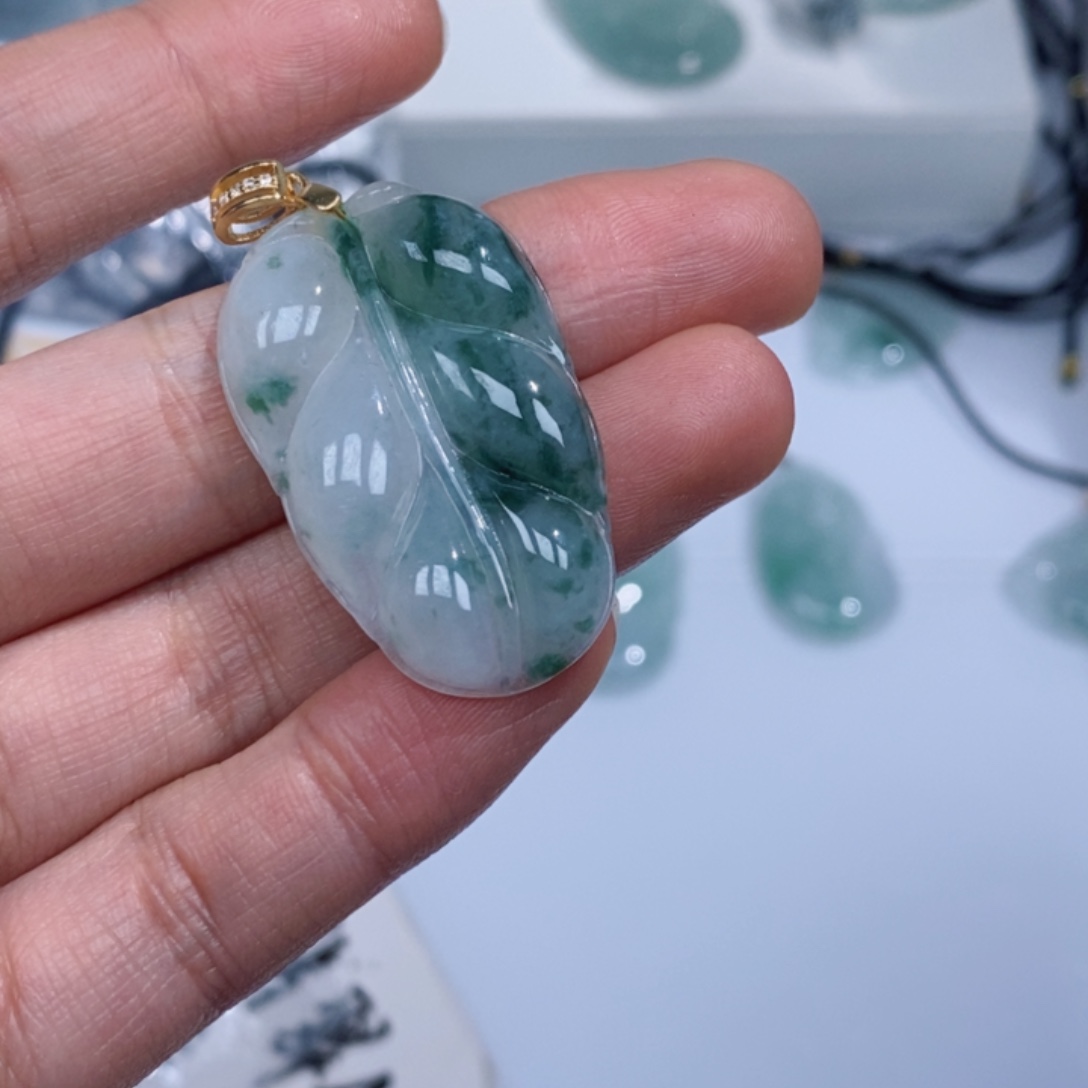 翡翠未镶嵌颈饰吊坠