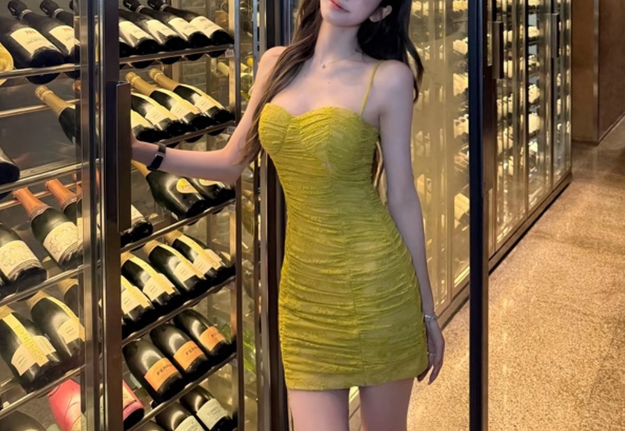 GGE定制纯欲风性感褶皱抹胸连衣裙女秋季修身显瘦辣妹吊带裙