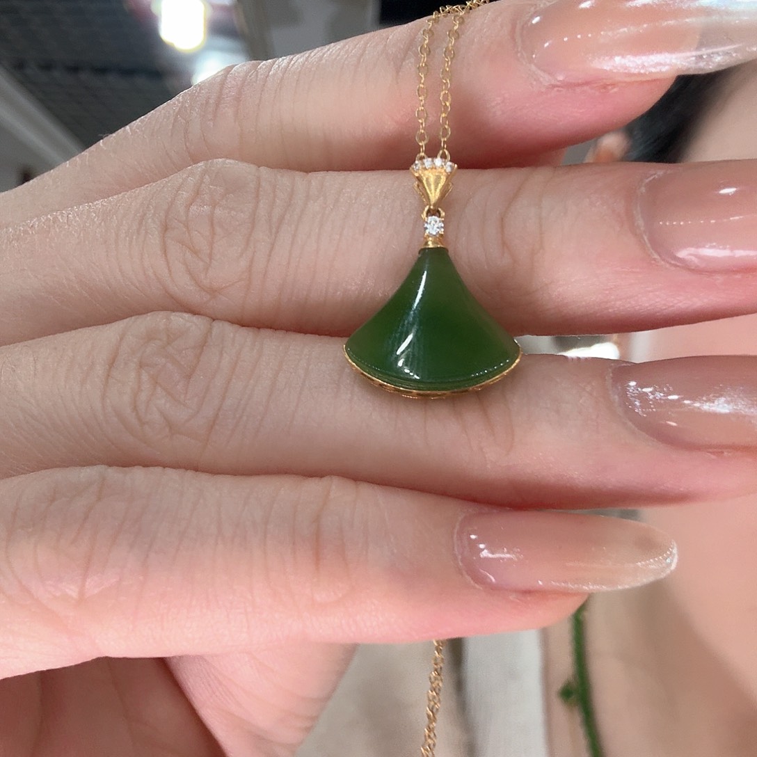 和田玉吊坠(不含链)18K金镶嵌