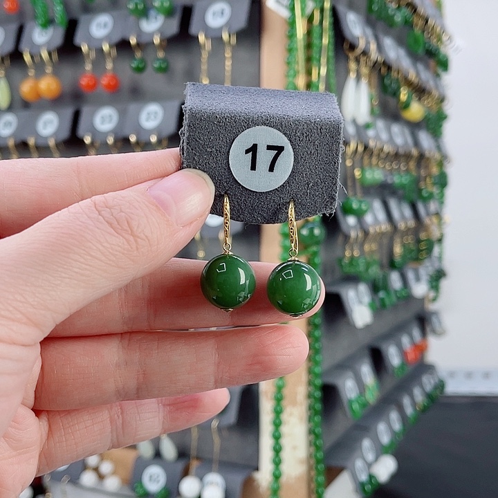 18K金镶嵌和田玉耳饰