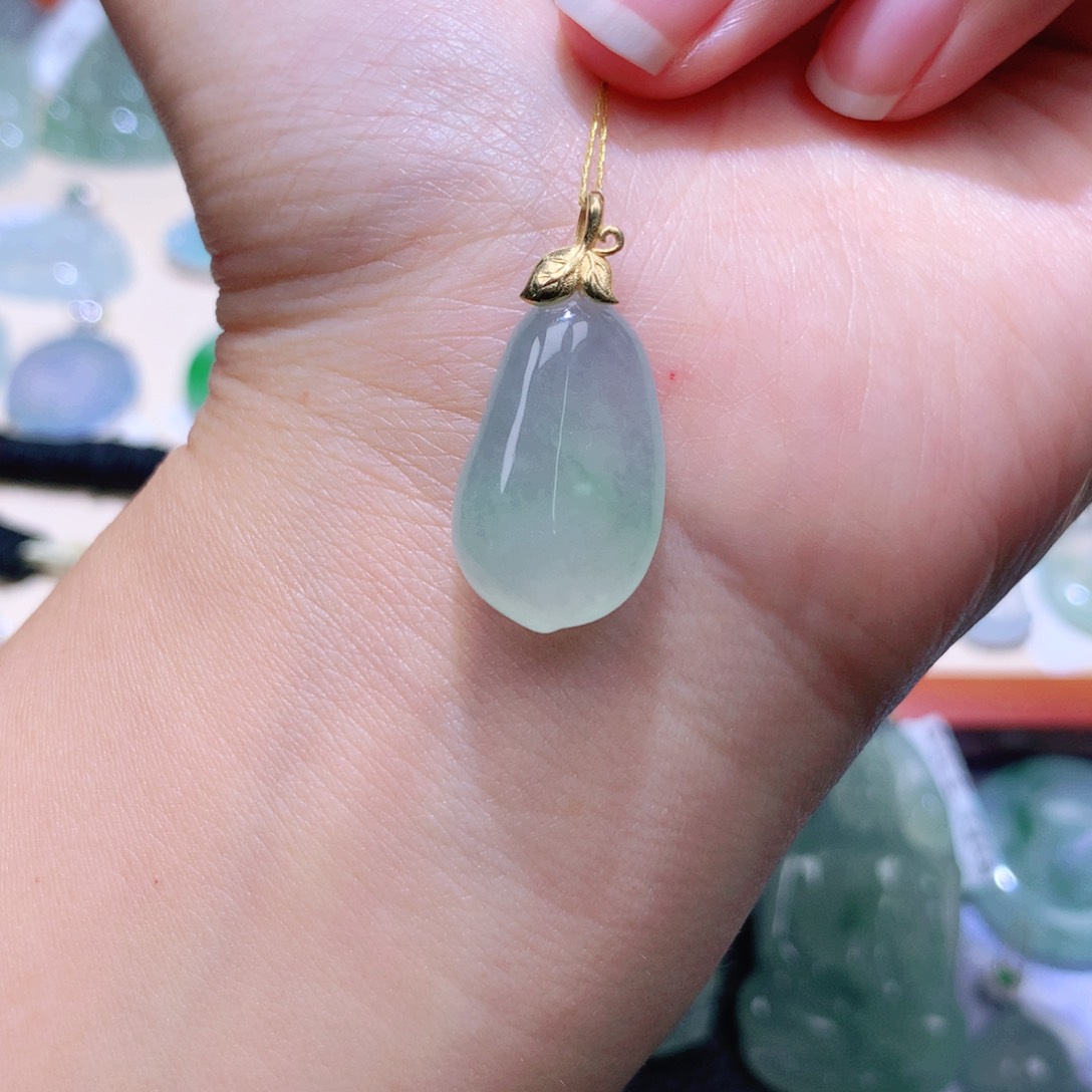 颈饰18K金镶嵌翡翠福瓜