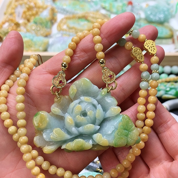 翡翠颈饰未镶嵌吊坠