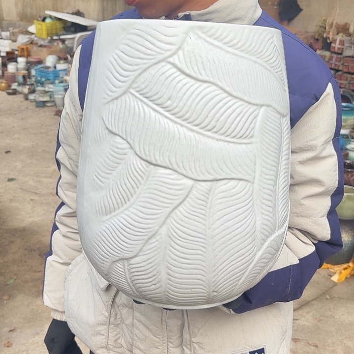 红陶白芭蕉叶口径20*30