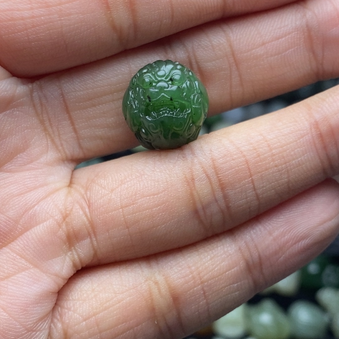 九***饱和田玉未镶嵌颈饰