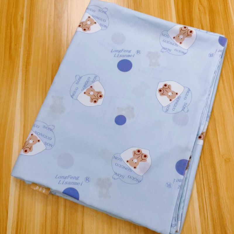 1.4*1.8圆点熊淡蓝天丝绵绸凉凉毯