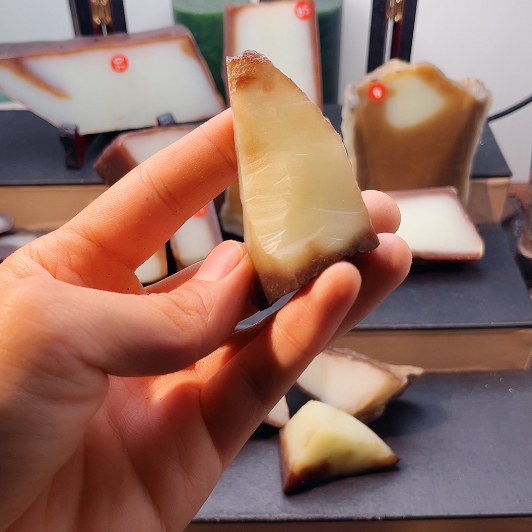 和田玉（糖玉）未镶嵌颈饰