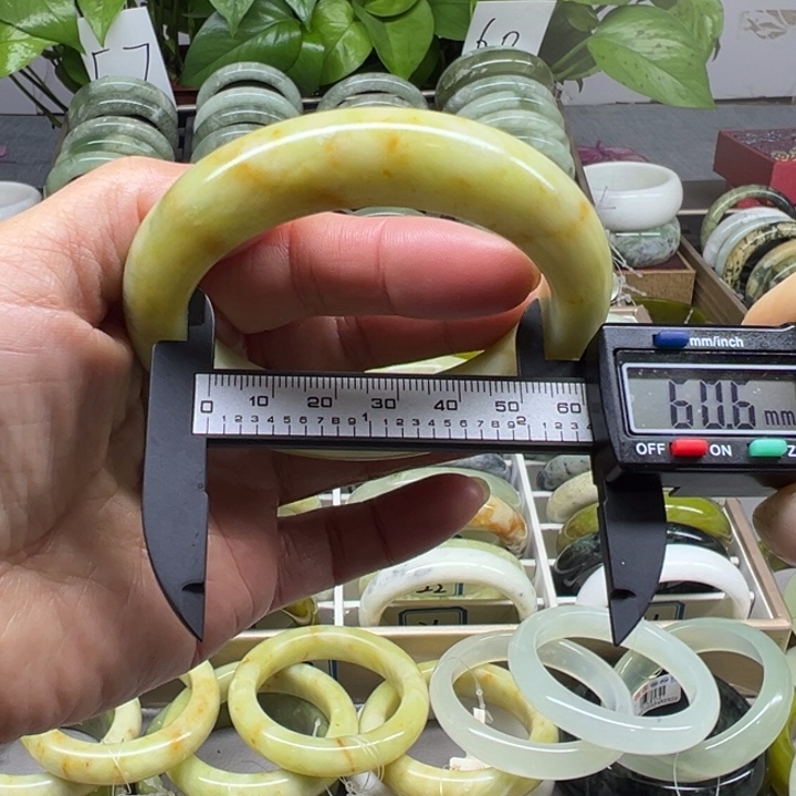 蛇纹石玉未镶嵌手镯18