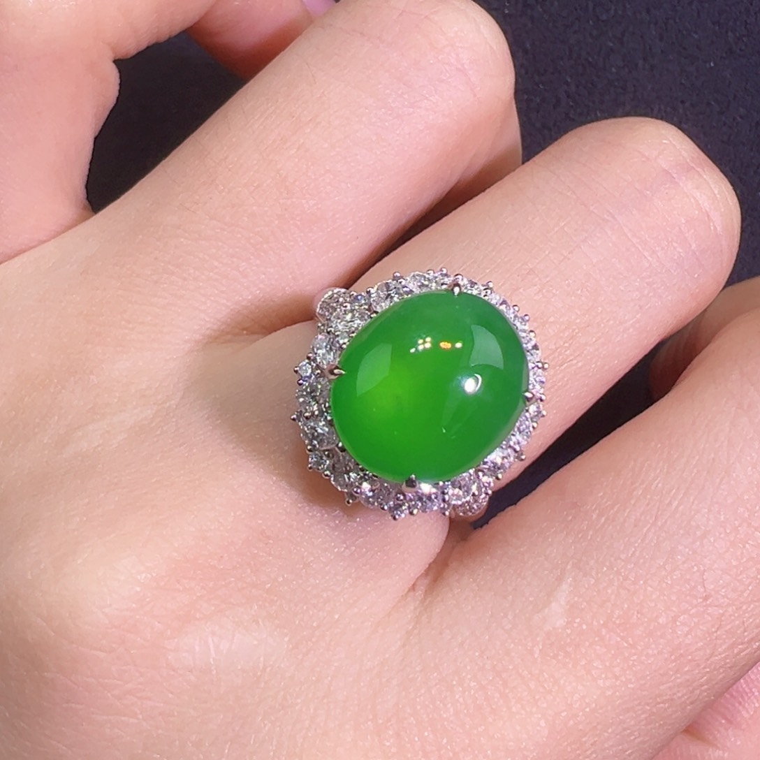 翡翠戒指18K金镶嵌蛋面