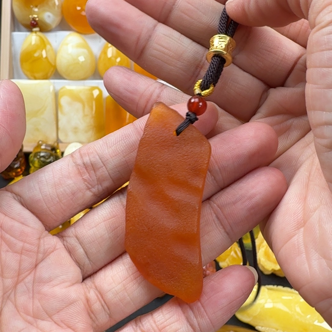 蜜蜡未镶嵌颈饰蜜蜡