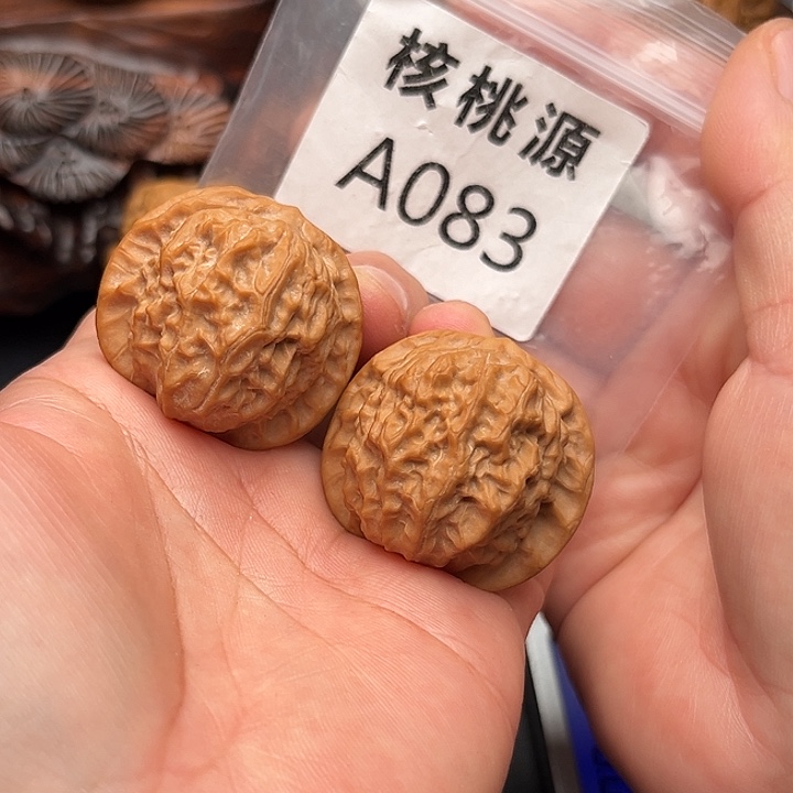 文玩核桃吊坠瓷娃娃37+