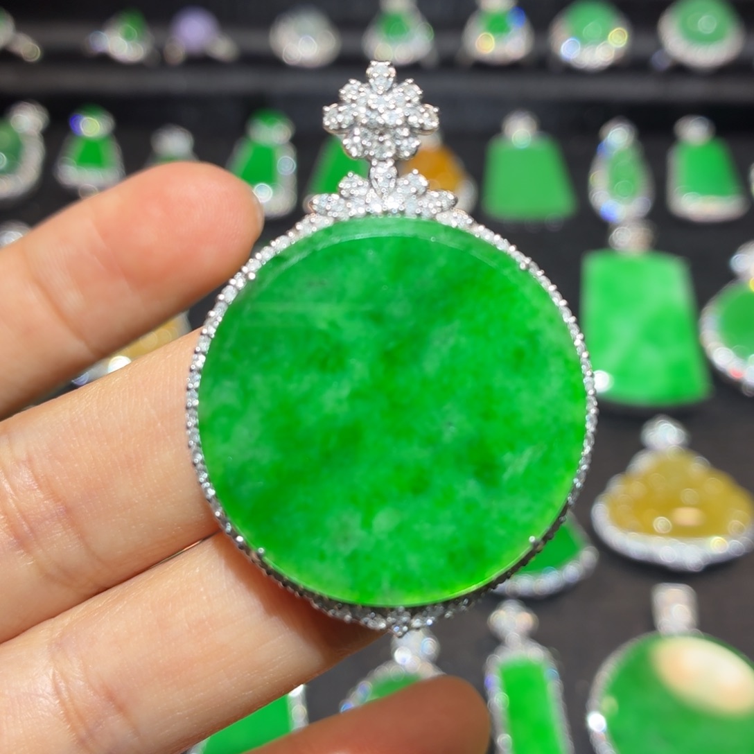 G***果翡翠18K金镶嵌吊坠(不含链)翡翠