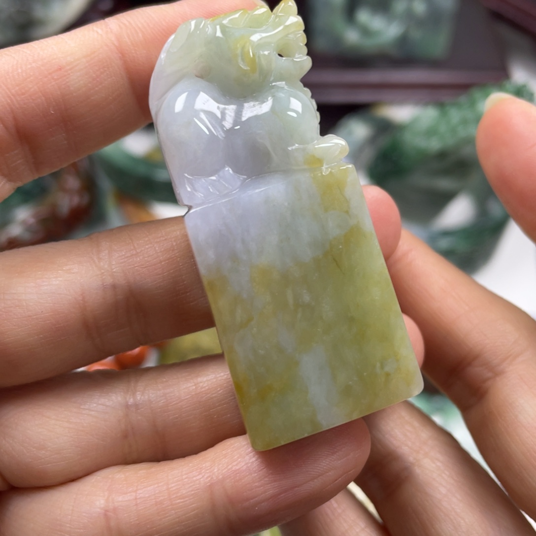 翡翠未镶嵌颈饰牌子