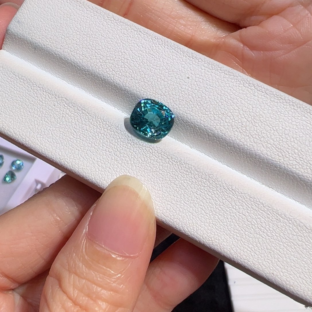 天然锆石裸石未镶嵌4.56ct
