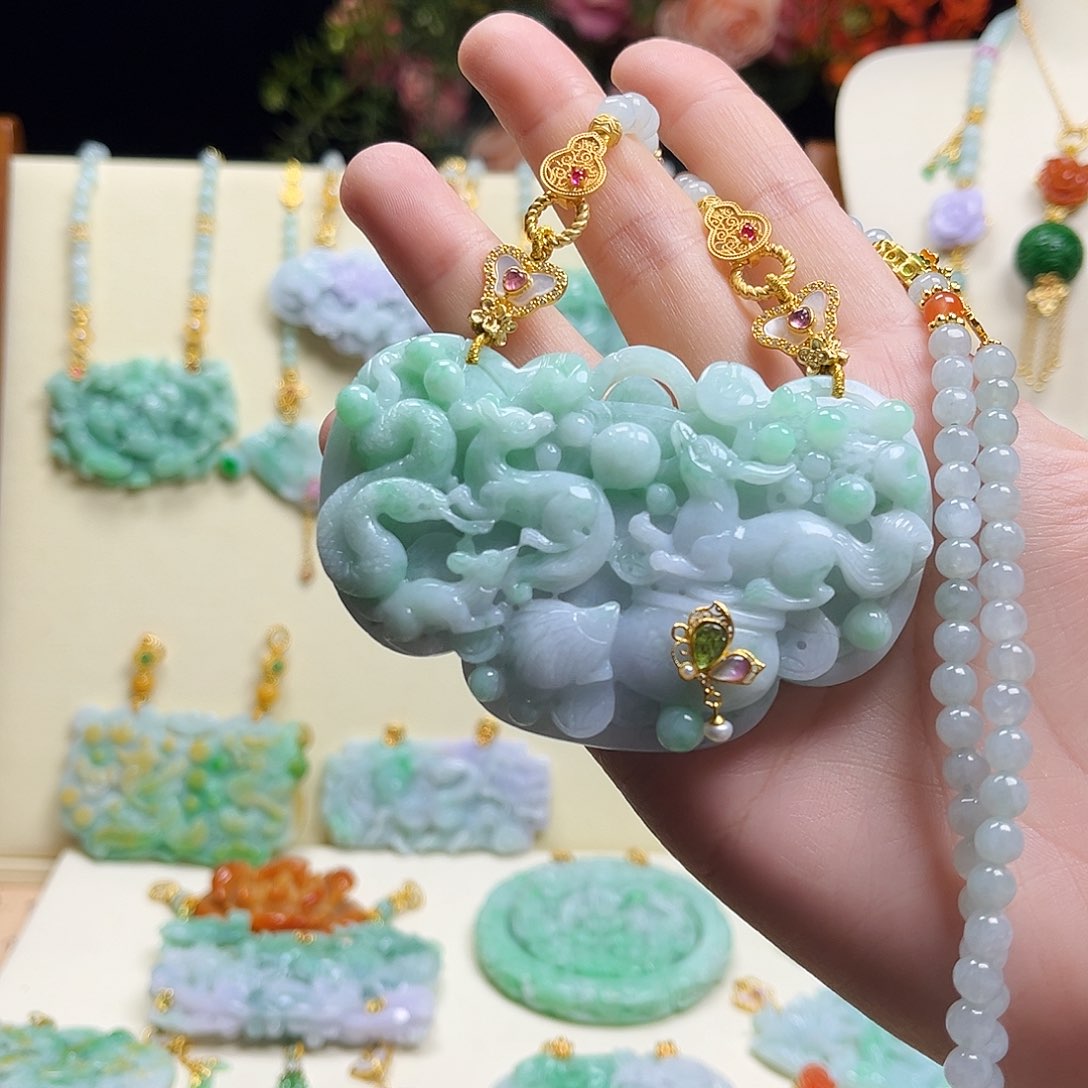 翡翠颈饰未镶嵌五仙