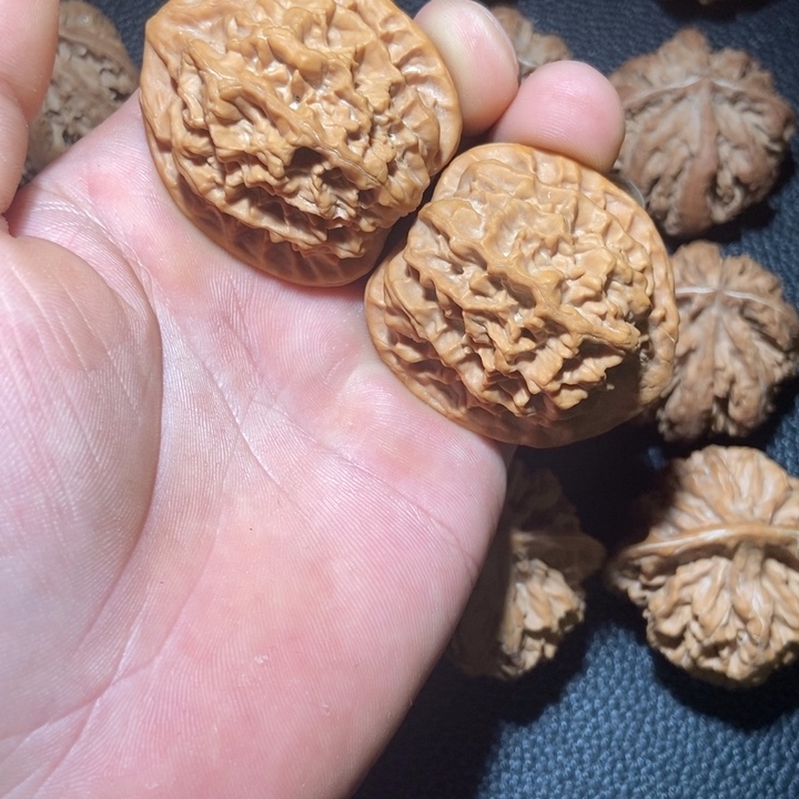把件文玩核桃秦岭野生文玩核桃