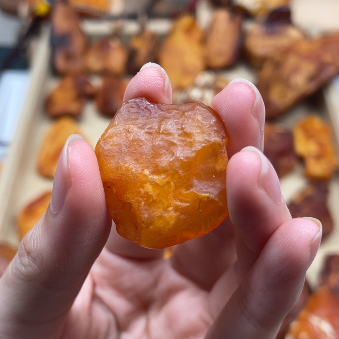 琥珀未镶嵌珠宝奇石