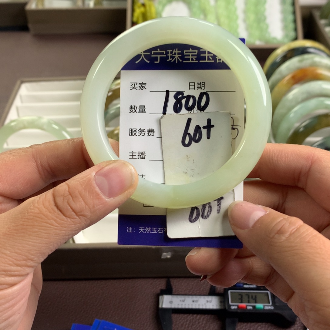 蛇纹石玉未镶嵌手镯1800