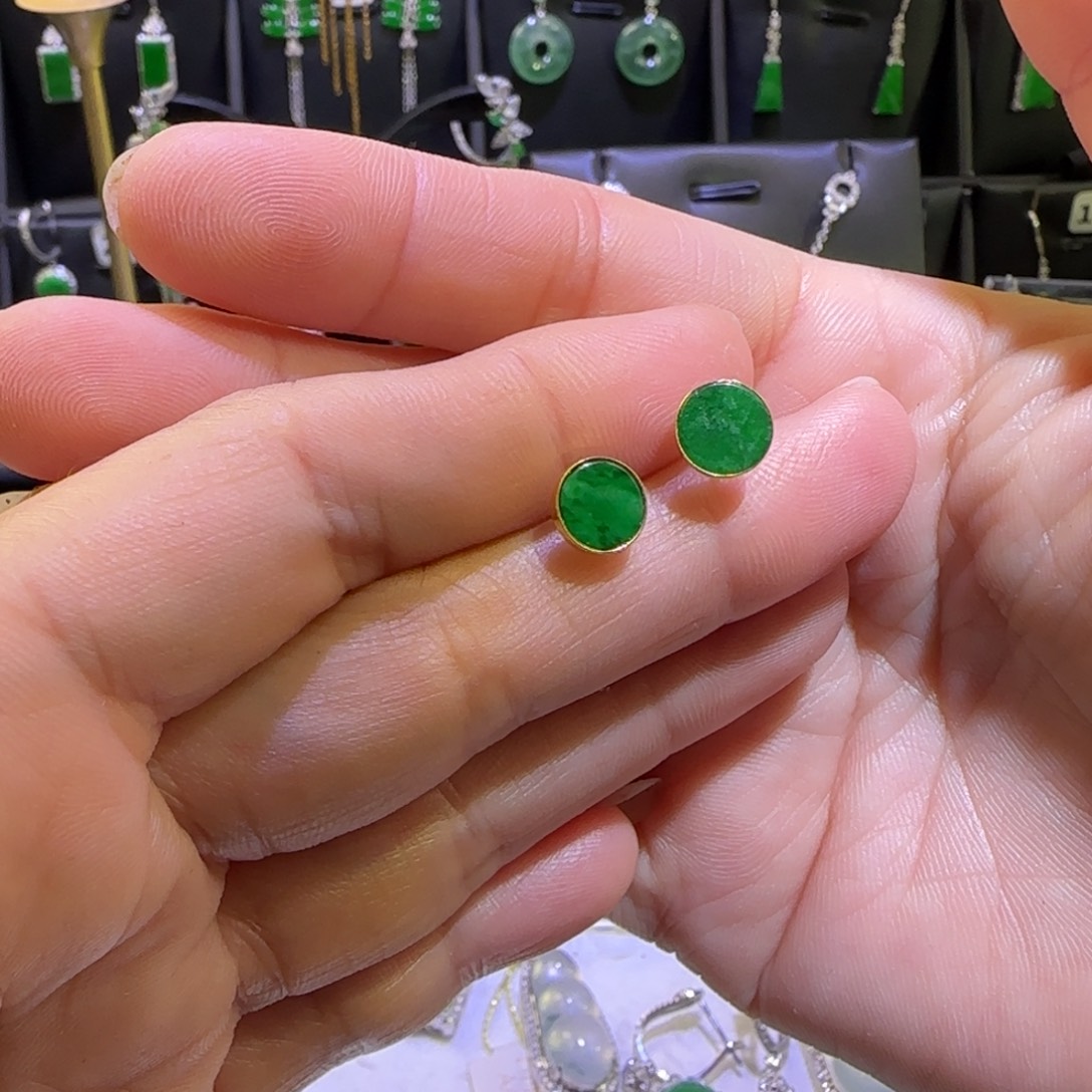 小***了翡翠18K金镶嵌颈饰耳钉