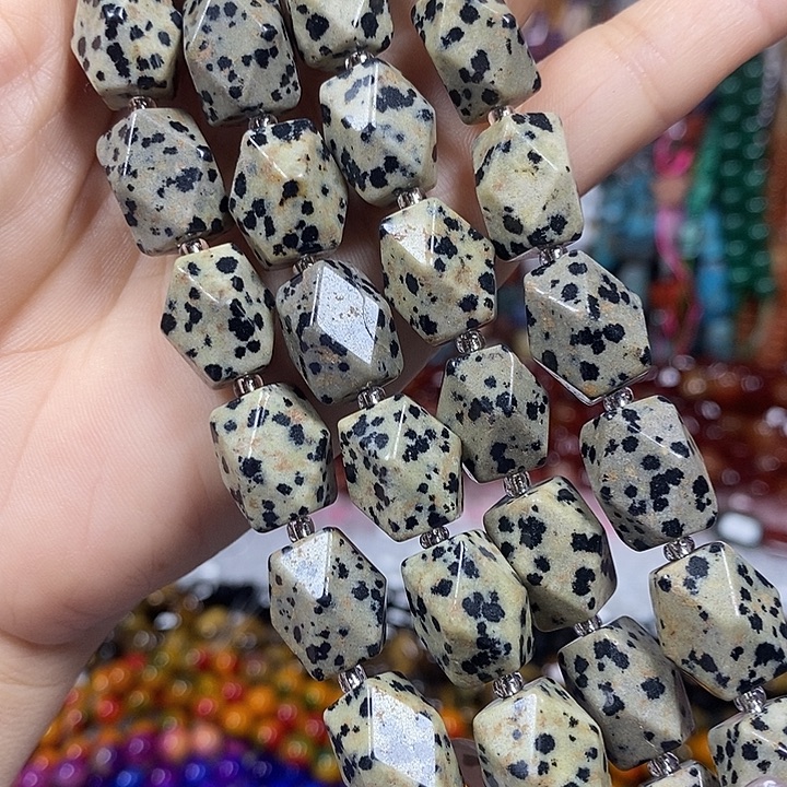 玛瑙/玉髓未镶嵌珠宝半成品天然斑点石卡10*14mm一条