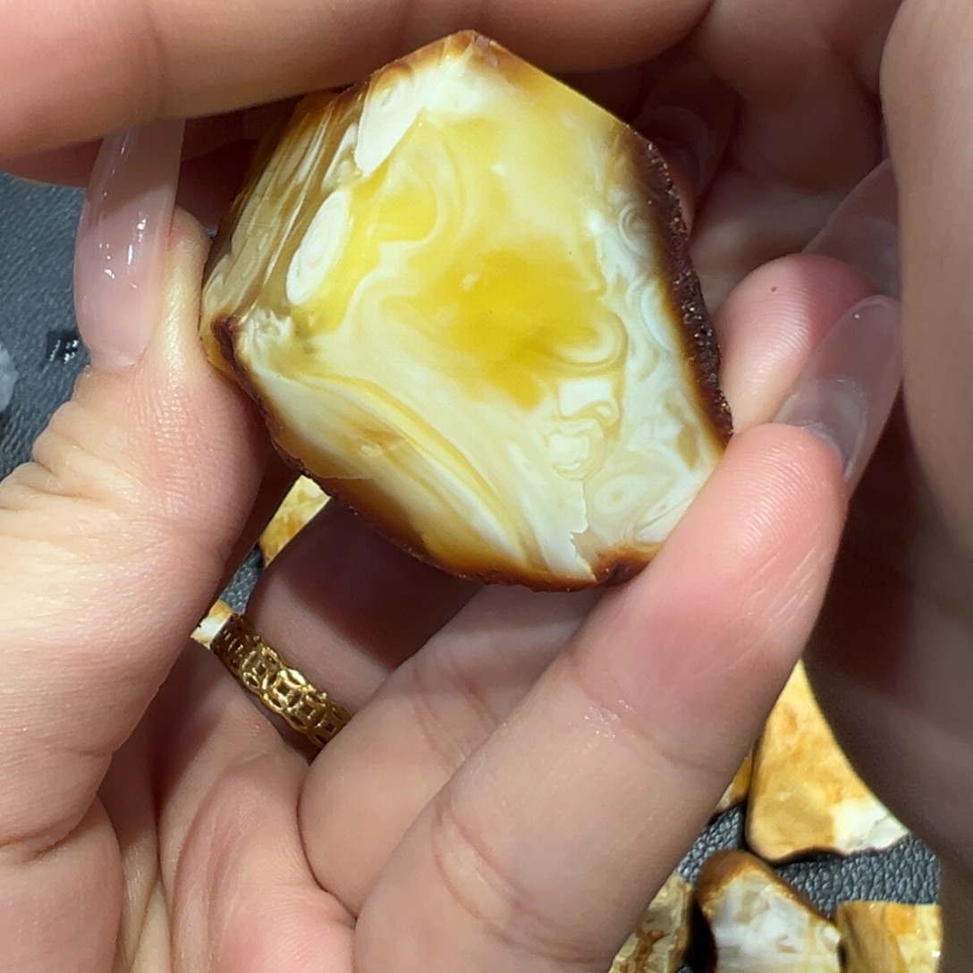 定制琥珀未镶嵌蜜蜡