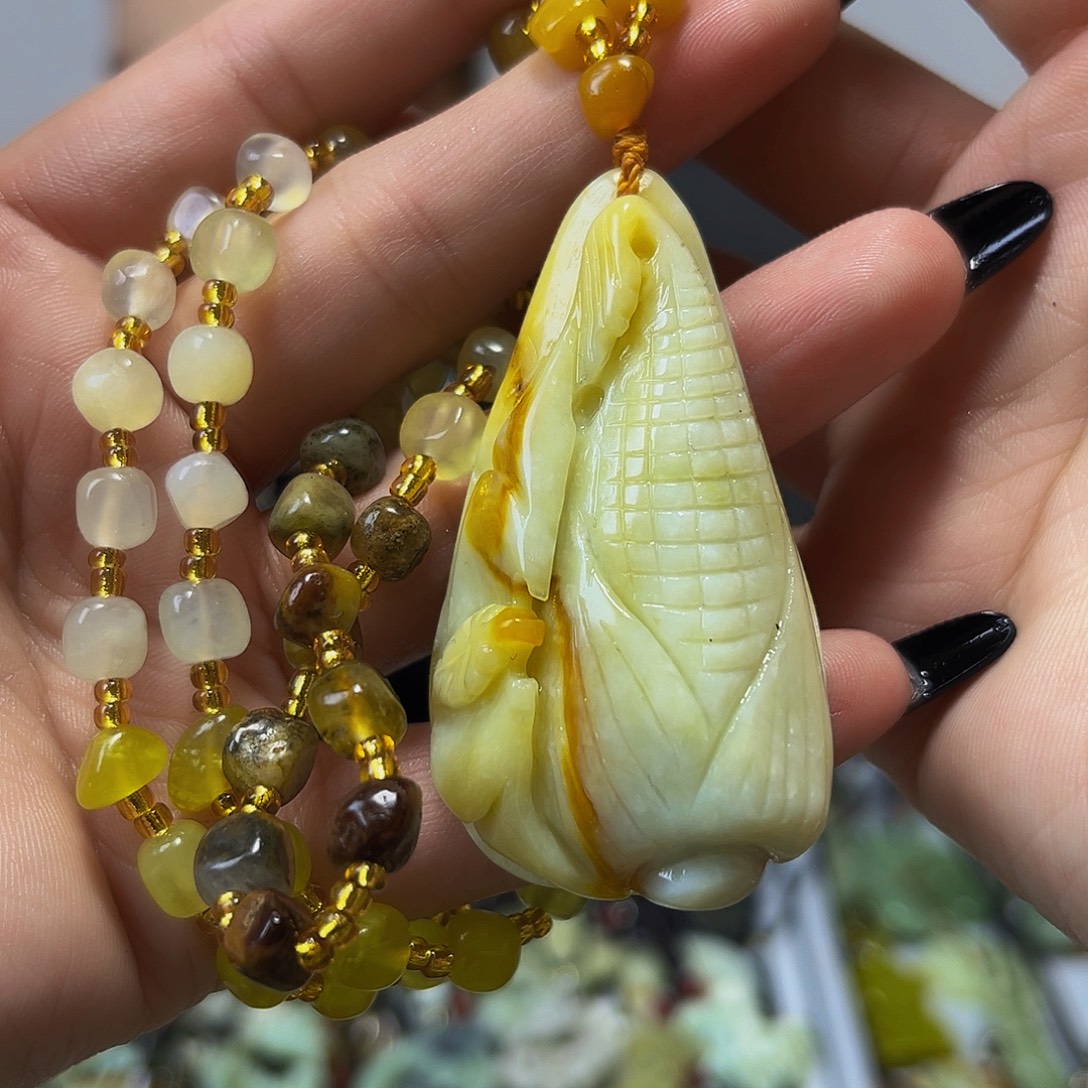 蛇纹石玉未镶嵌颈饰